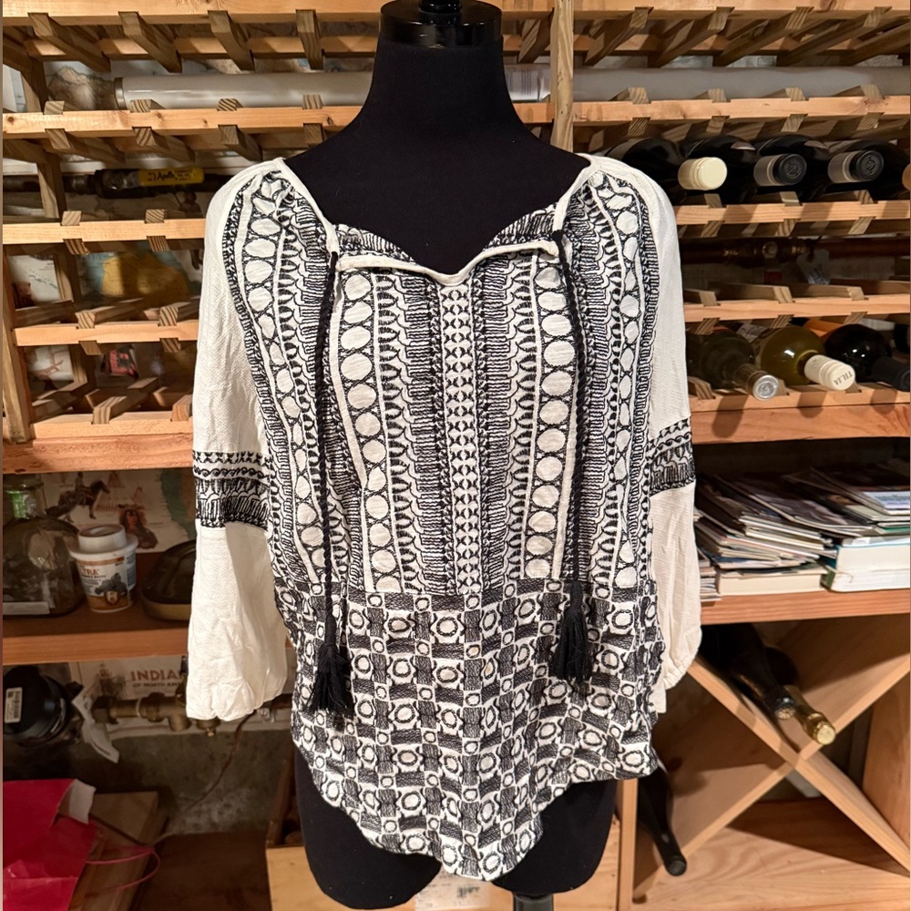 Akemi + Kin Anthropologie Embroidered Tassel Peasant‎ Blouse White Black XS